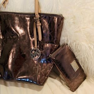 MICHAEL KORS BAG & MATCHING WALLET